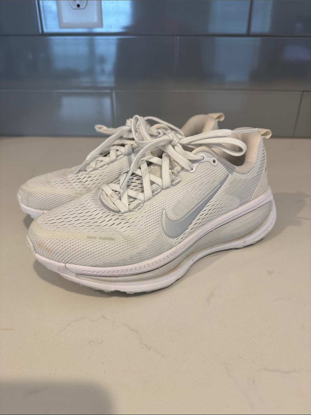 Nike Women's White Vomero 18 Running Shoes